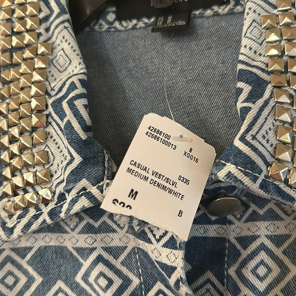 Forever 21 Women’s Studded Aztec Button Down Denim Vest New Blue Size Medium - Picture 4 of 9